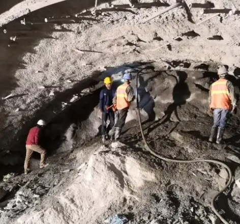 杜集拱顶带模注浆料的施工流程及注意事项